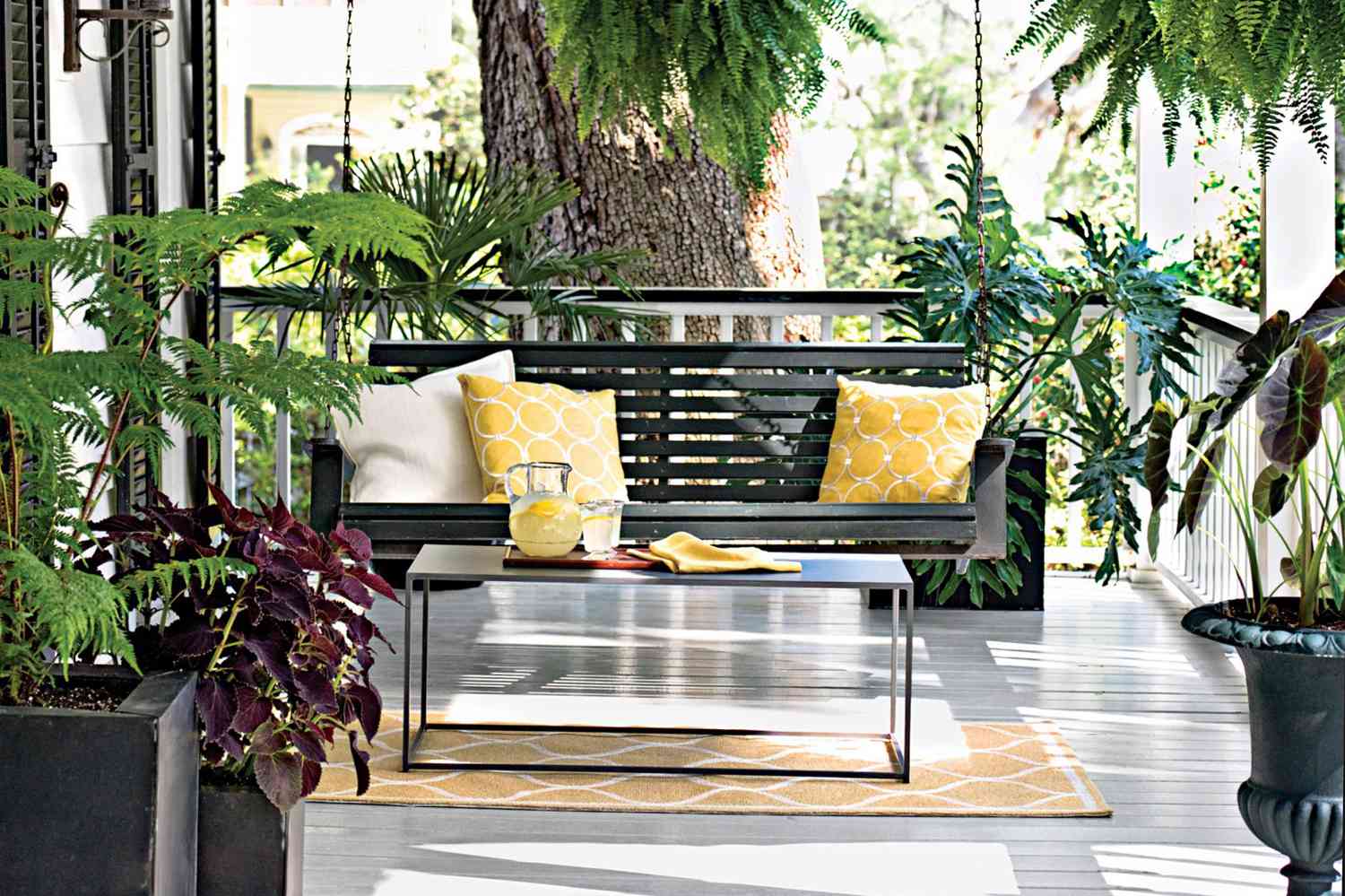 13 Modern Front Porch Ideas That Make a Stunning First Impression