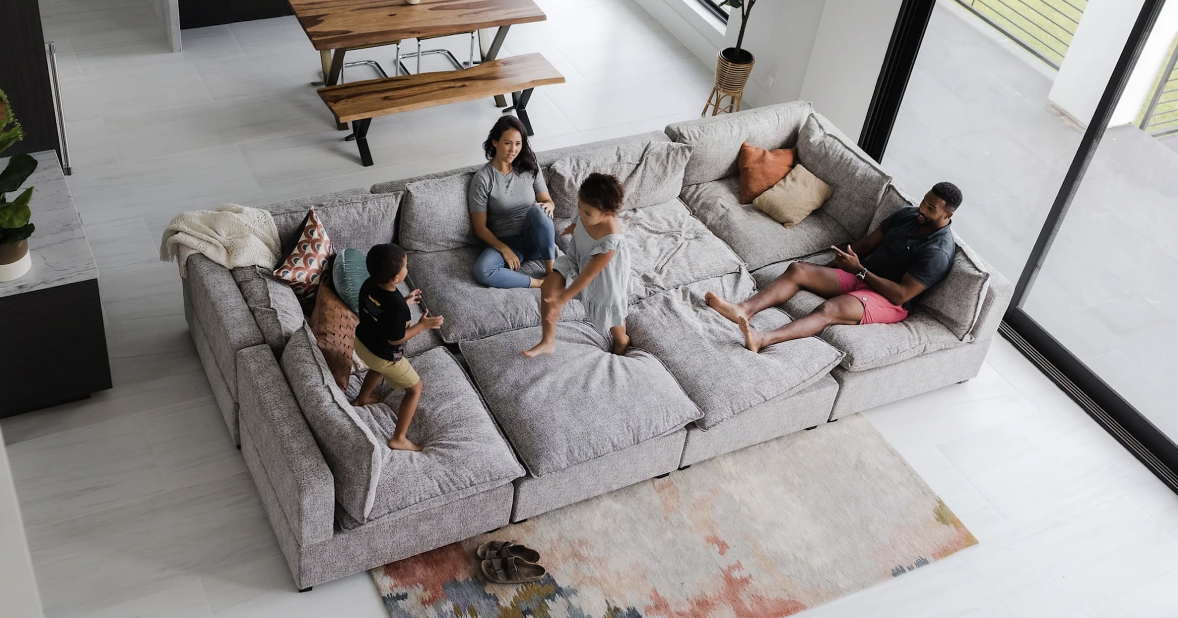 10 Large Furniture Pieces That Can Comfortably Fit the Whole Family