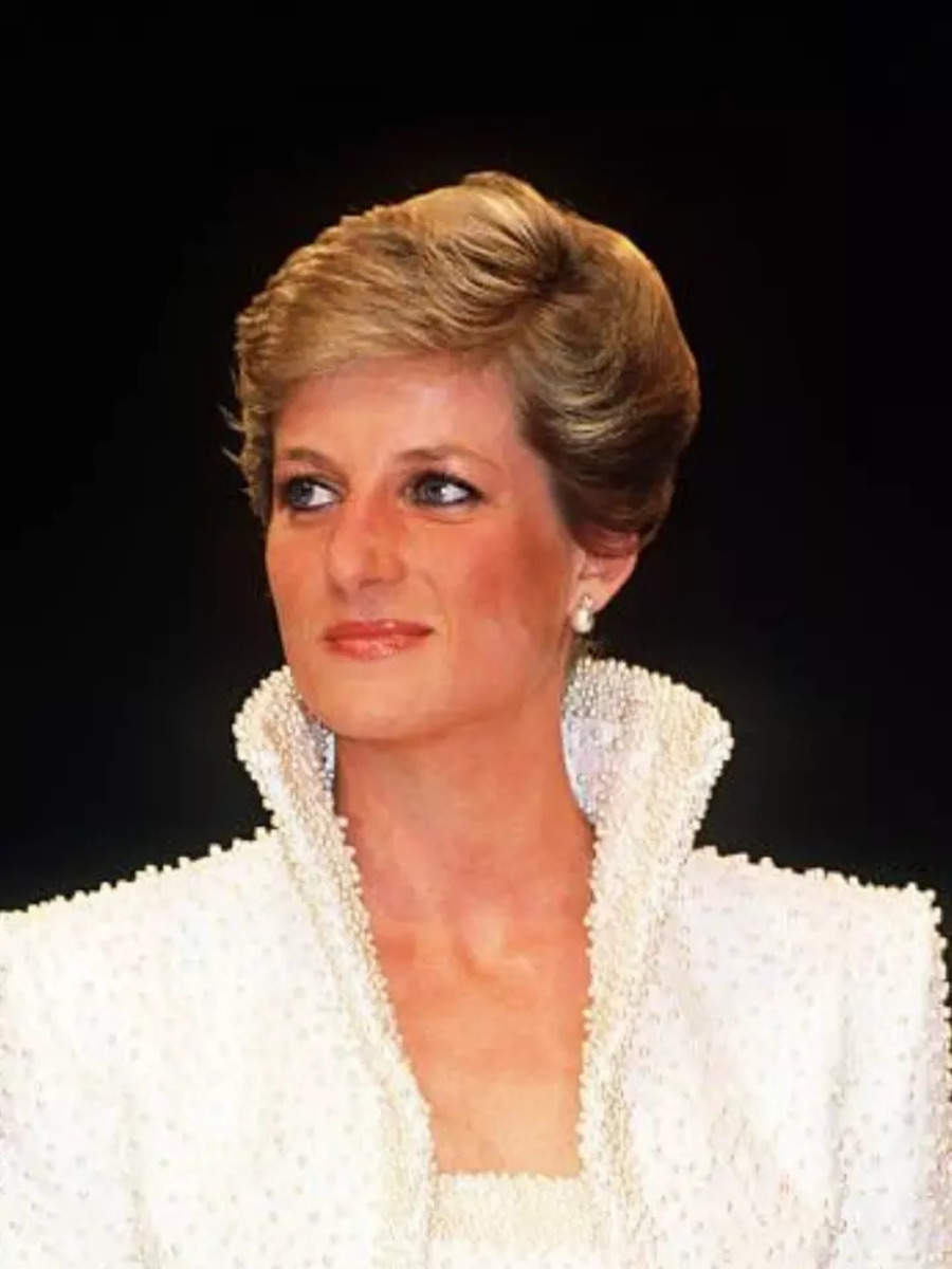 10 breathtaking dresses of late Princess Diana