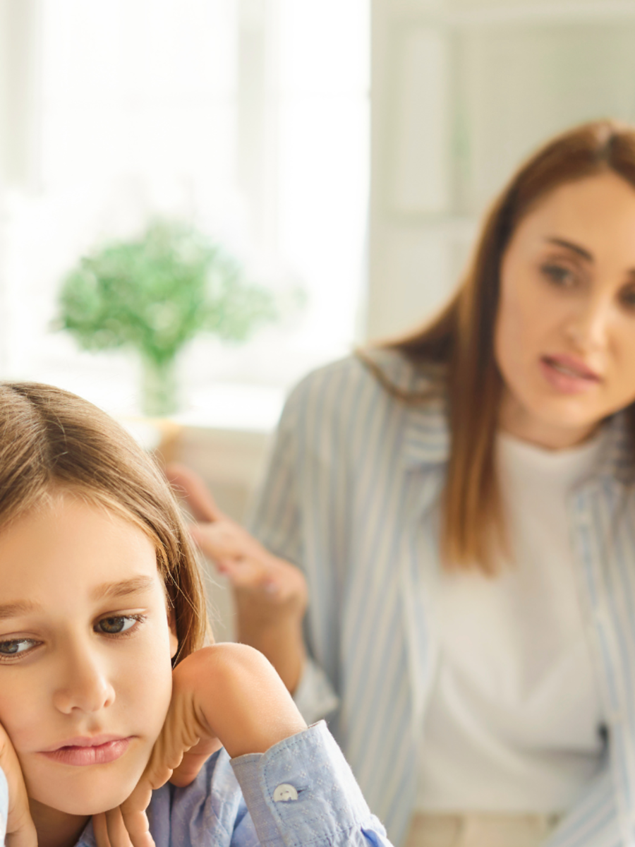 10 phrases parents should avoid speaking before kids