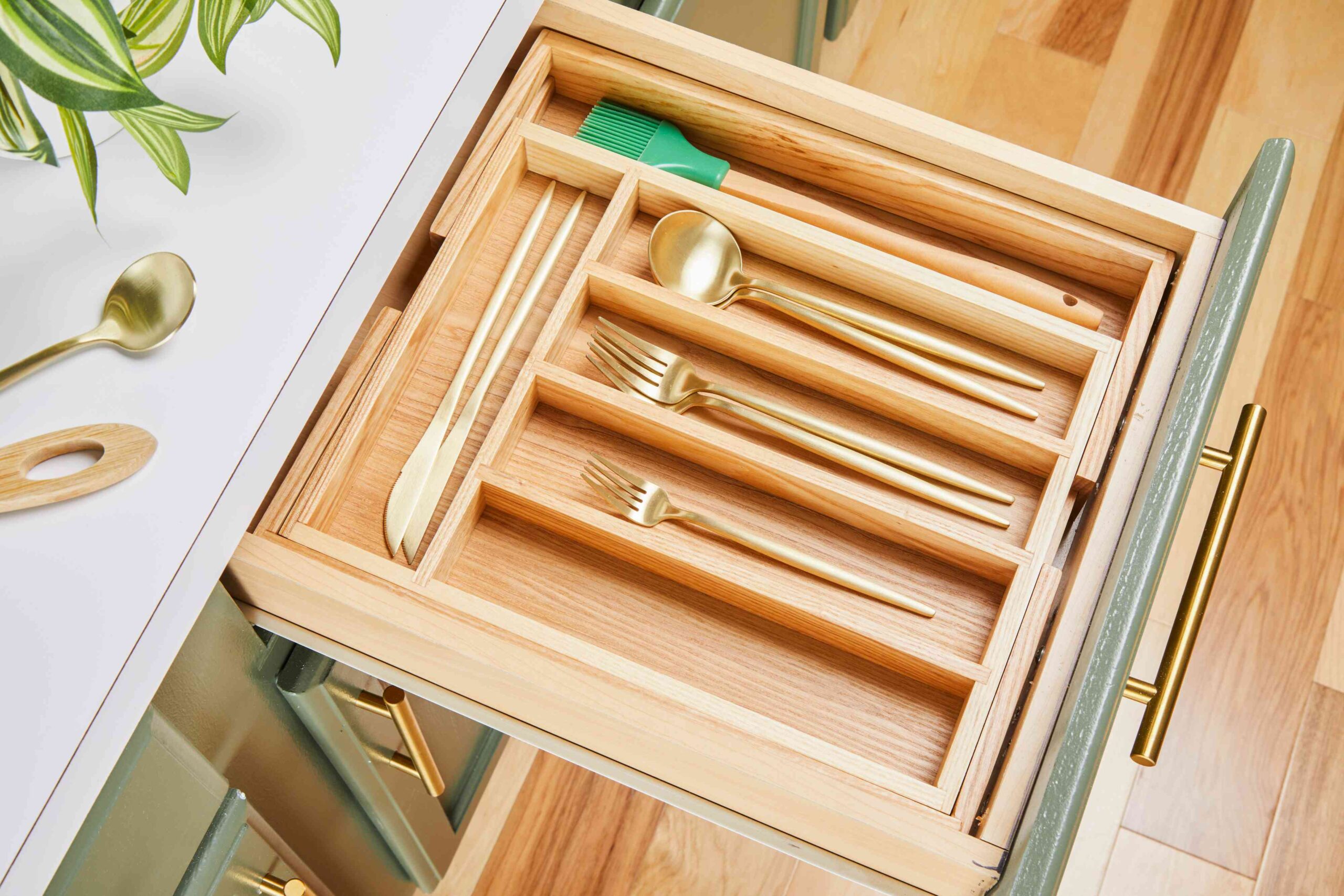 4 Clutter-Causing Items in Your Kitchen Drawers Experts Say You Should Toss Right Now