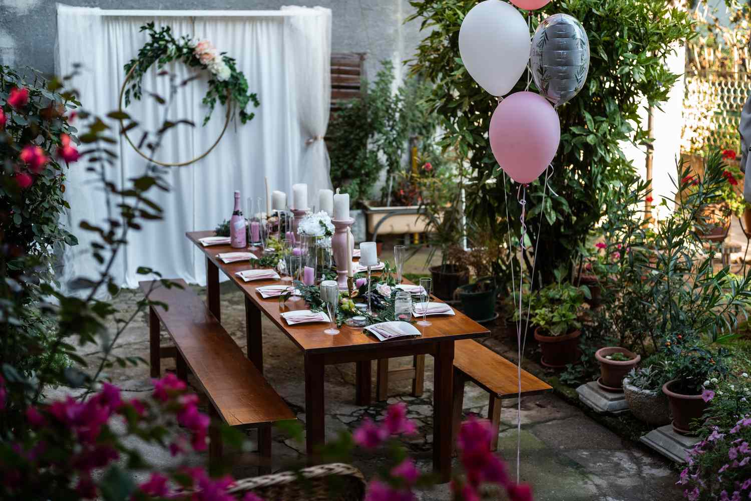 8 Creative Ideas for Hosting a Party in a Small Space