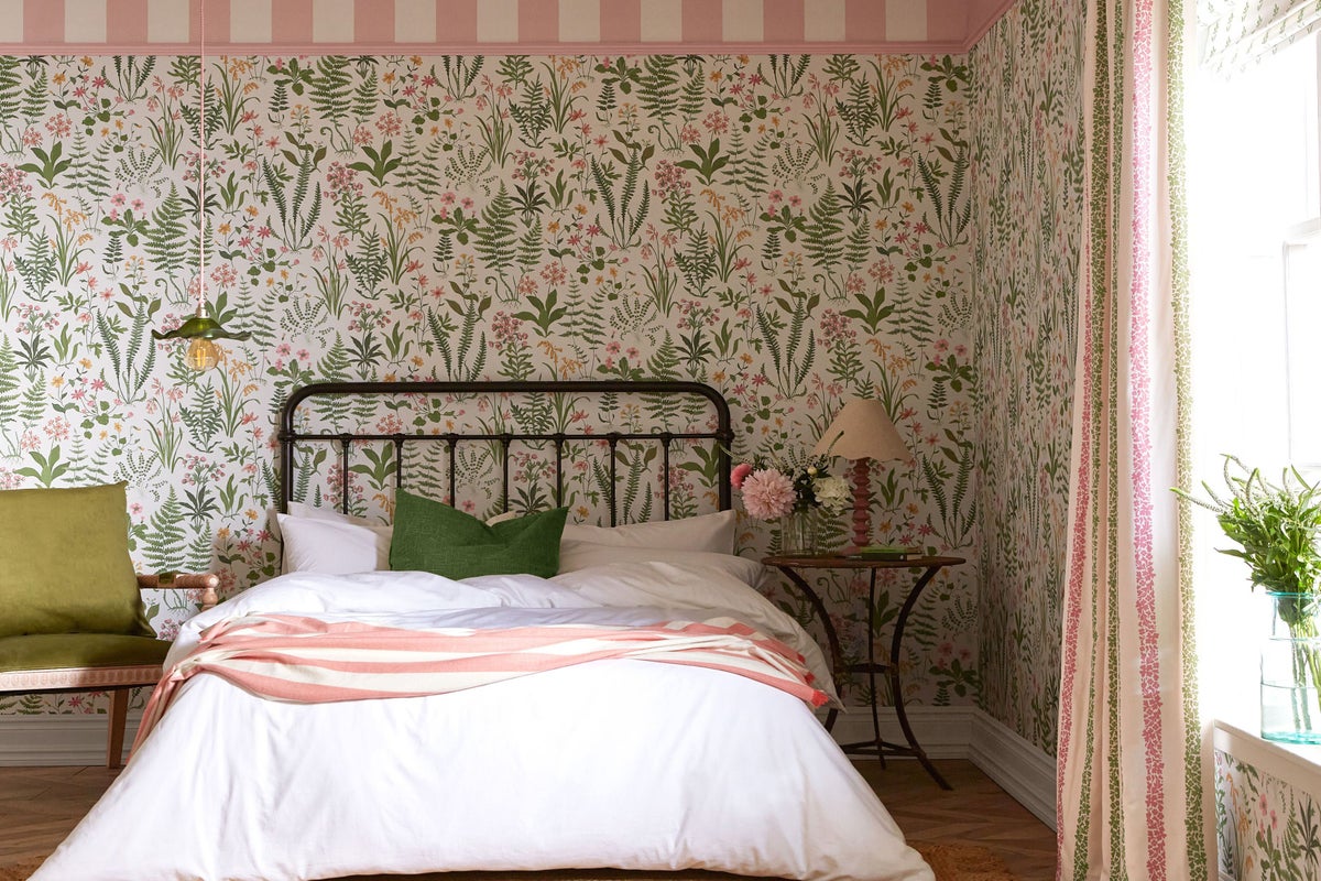 9 ways to style spring florals and fancify your scheme