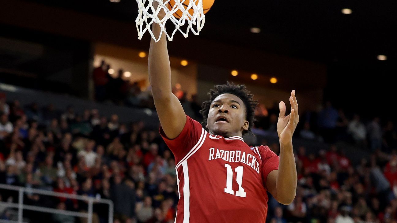 Calipari, Hogs upset St. John's, onto Sweet 16