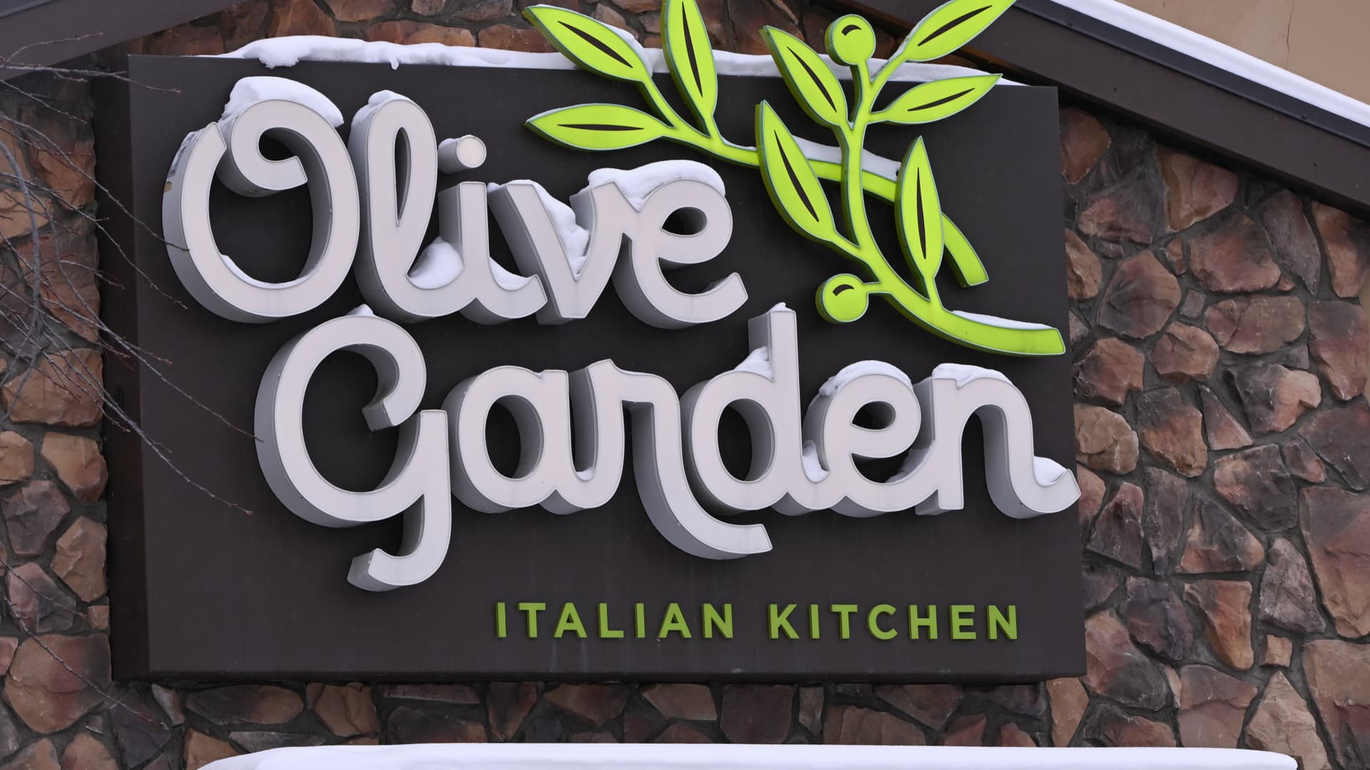 Darden Restaurants sales disappoint, but Olive Garden parent sees consumers continuing to spend