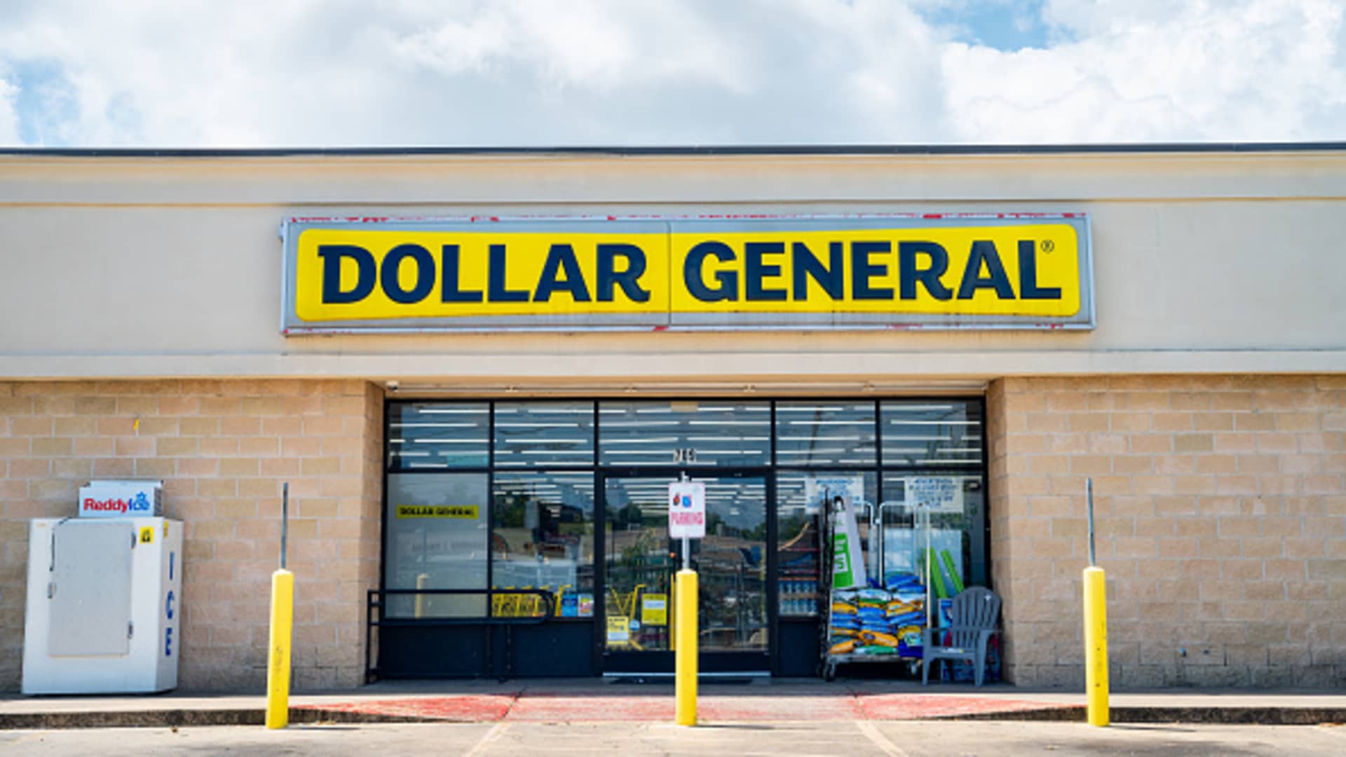 Dollar General CEO warns consumers are cash-strapped, and says 2025 won't be better