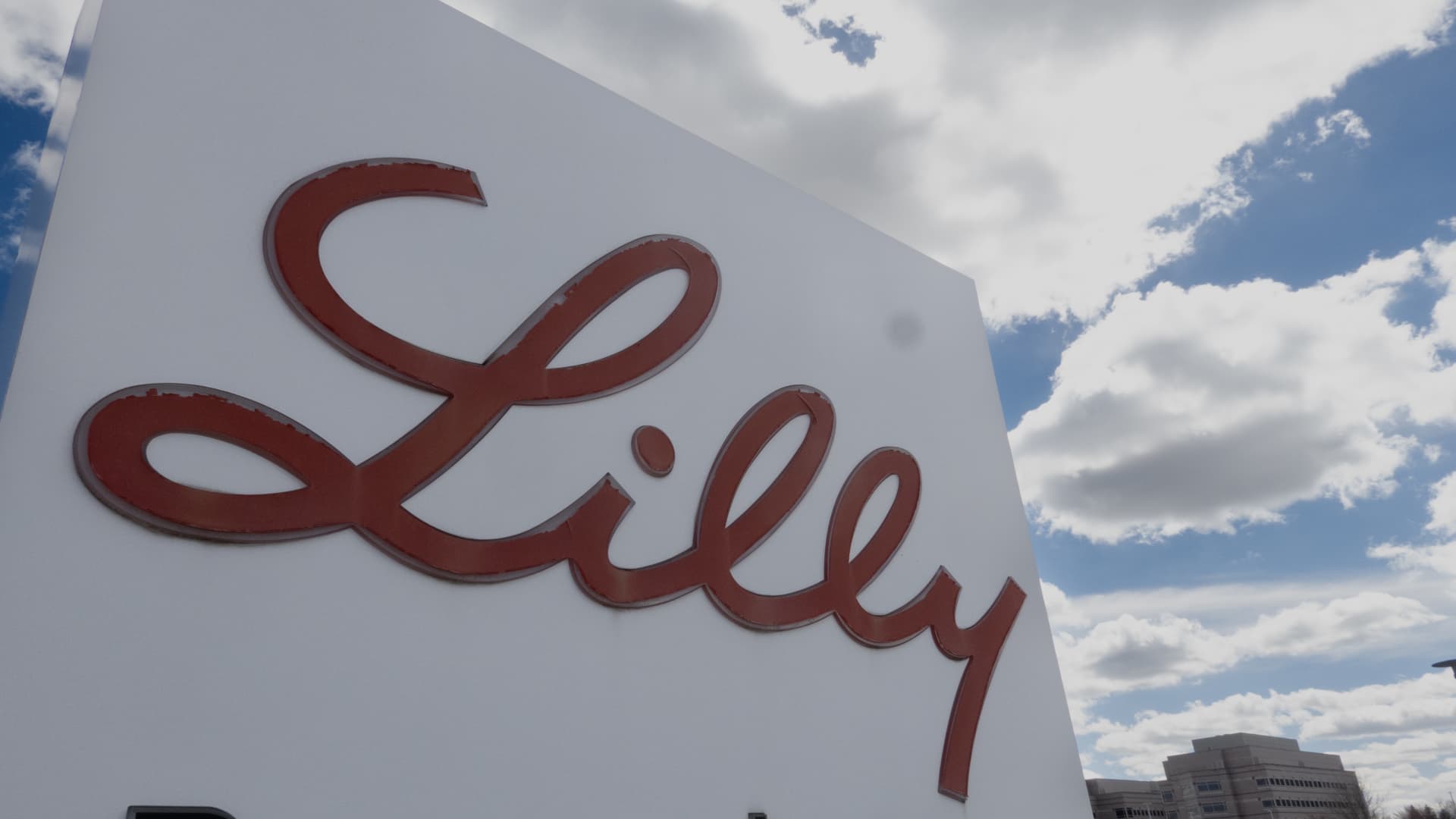 Eli Lilly will soon release key data on its weight loss pill. Here's why it could be a game-changer