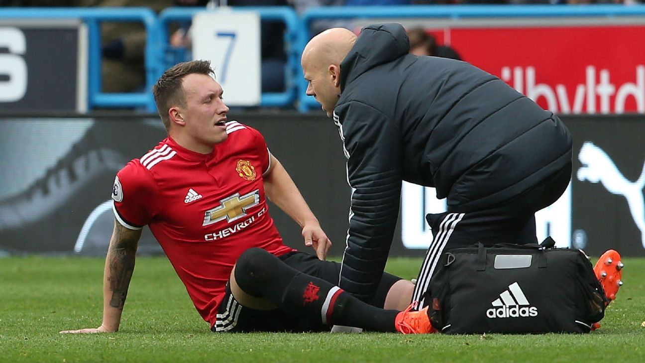 Ex-Utd defender Jones 'embarrassed' by injuries