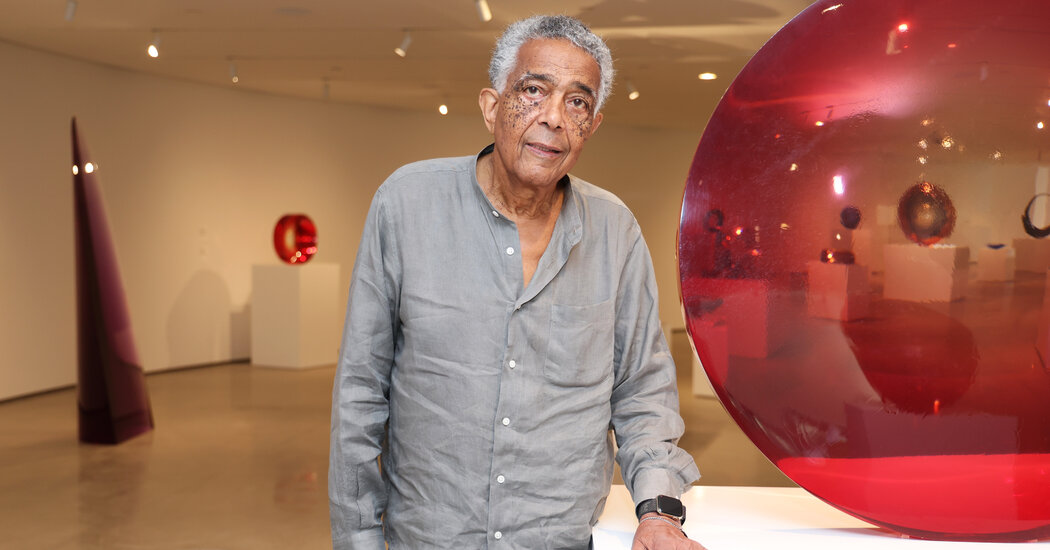 Fred Eversley, Sculptor of Otherworldly Discs, Is Dead at 83