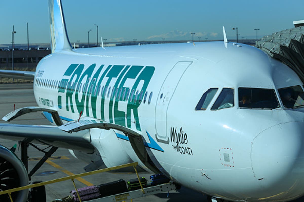 Frontier Airlines makes major bag policy change in jab at Southwest