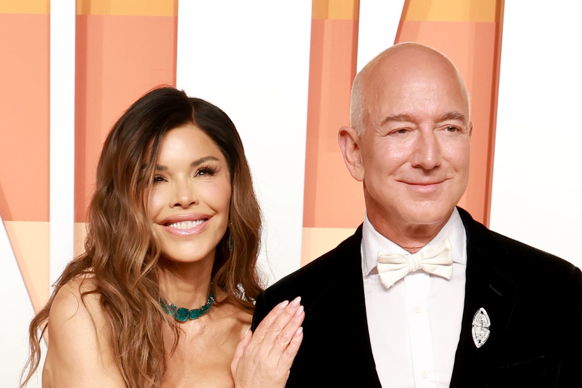 Jeff Bezos and fiancée Lauren Sánchez send out invites for ‘summer wedding in Italy’