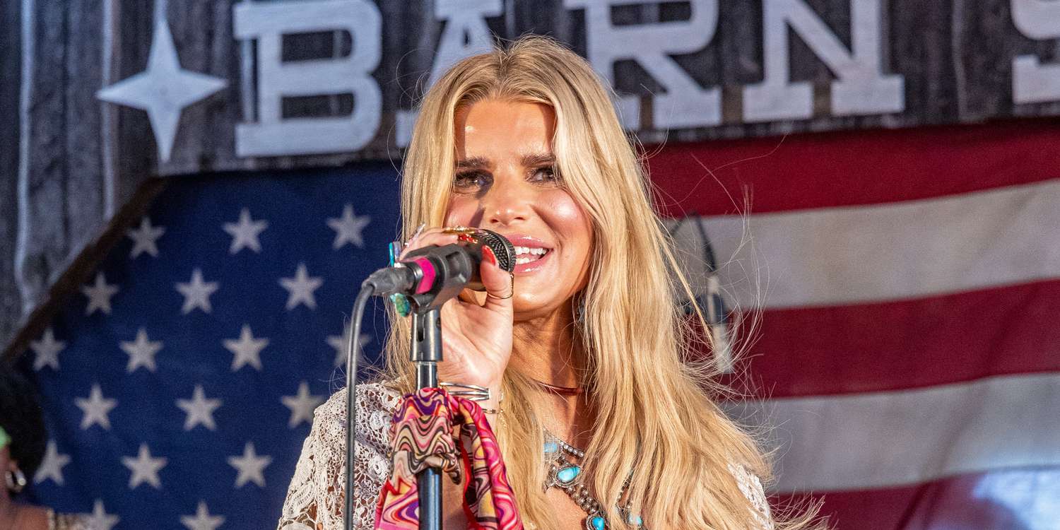 Jessica Simpson Shared an Update on Her Eric Johnson Split During a Surprise Concert