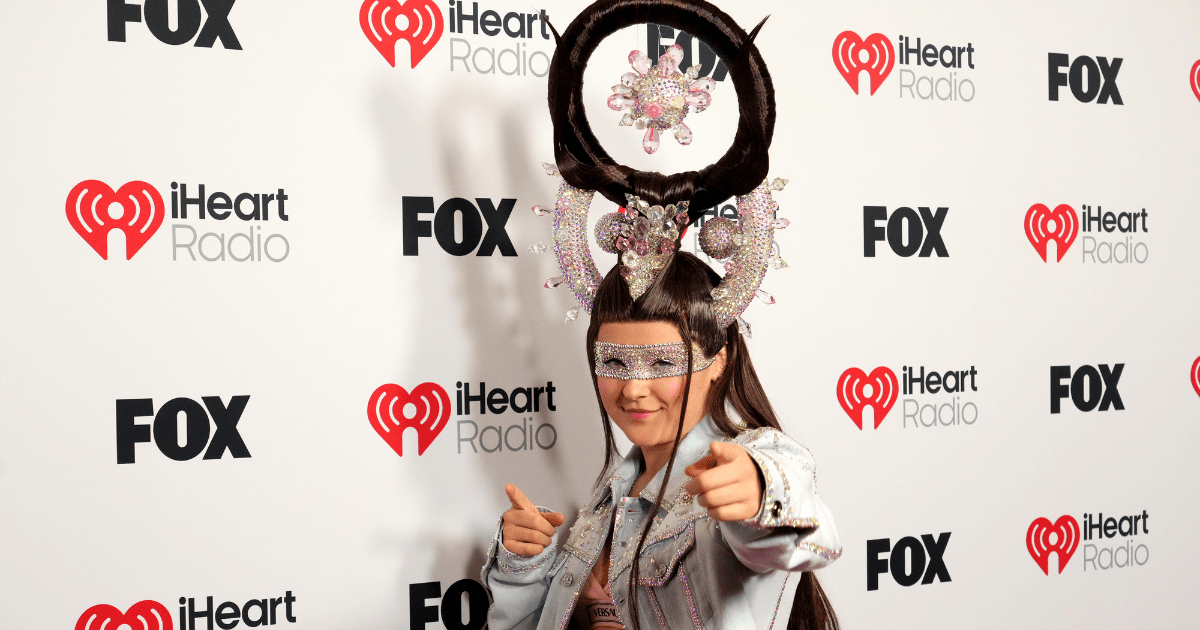 JoJo Siwa's Headpiece in iHeartRadio 2025 Photos Commands Attention