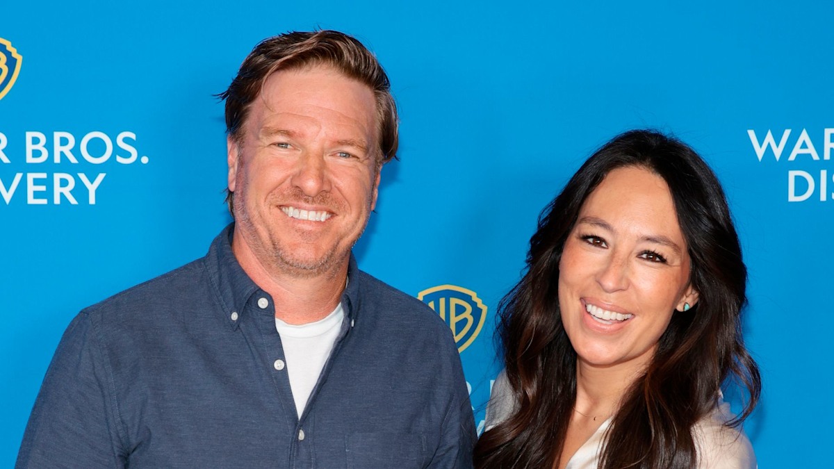 Joanna Gaines takes a tumble on reunion getaway with five kids — watch