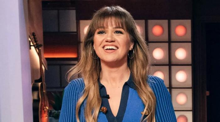 Kelly Clarkson celebrates major milestone on her talk show with emotional speech