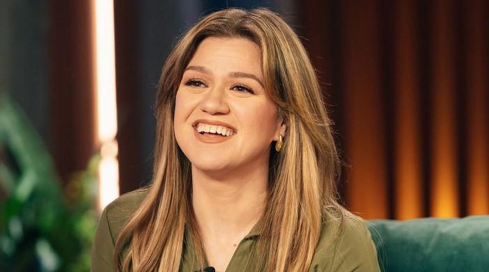 Kelly Clarkson sparks concern after cryptic message