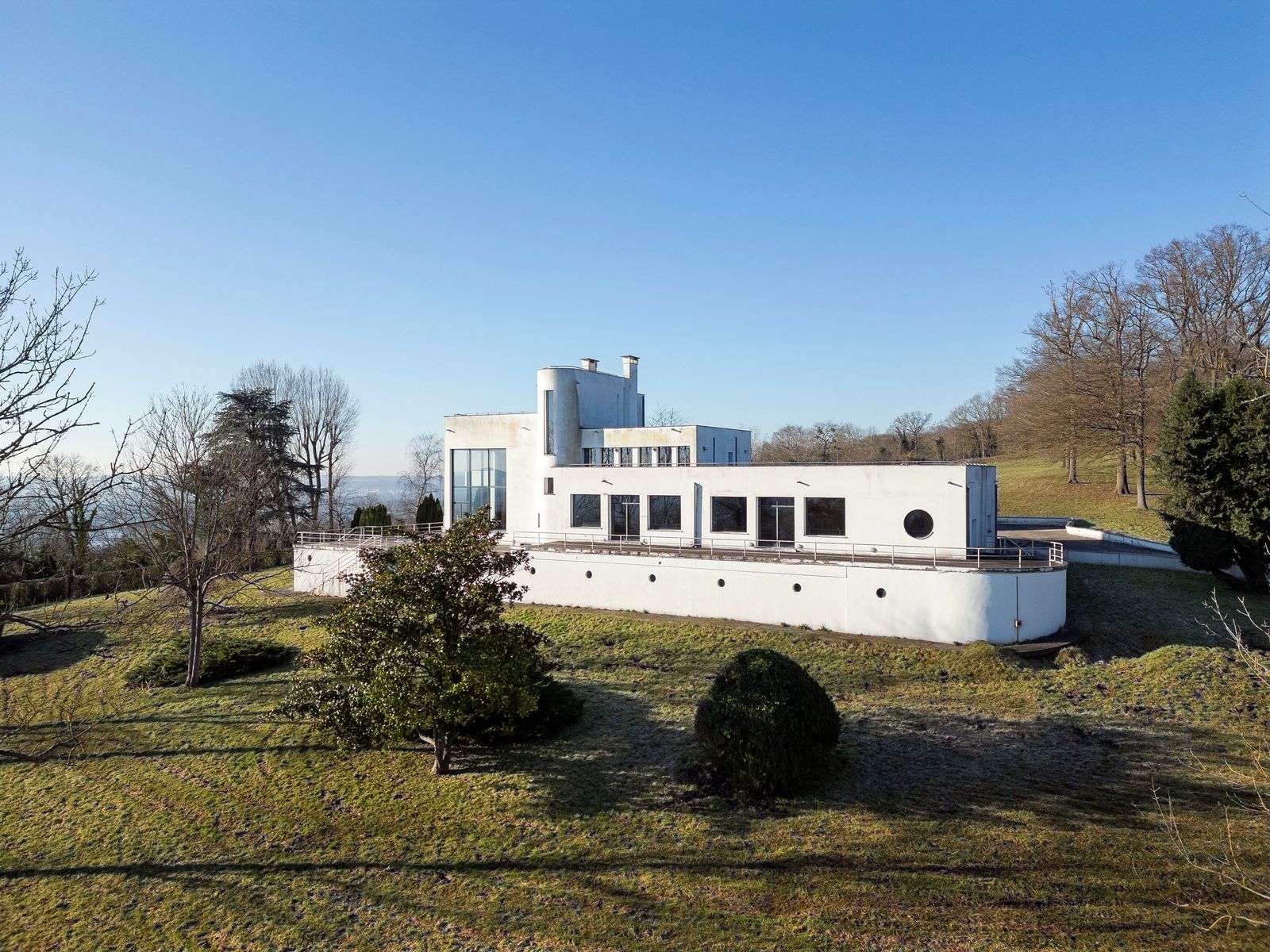 Near Paris, a Streamline Moderne Stunner by Robert Mallet-Stevens Seeks €4M