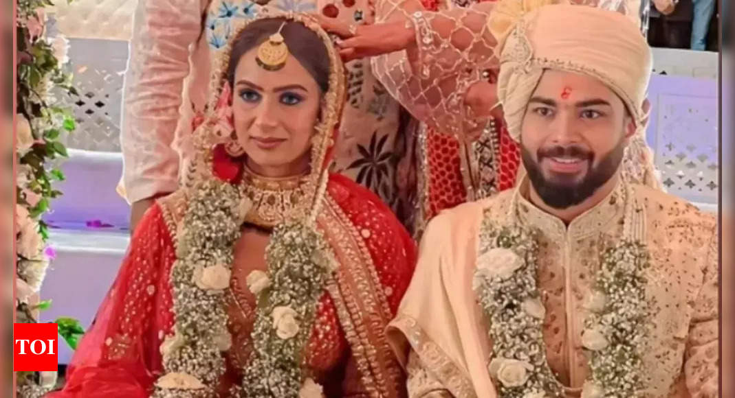 Sakshi weds Ankit: First picture of Rishabh Pant's sister's wedding proves the royal wedding was one stylish affair | - The Times of India