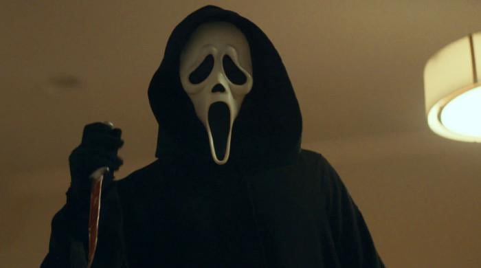 'Scream' actor passes out while playing 'Ghostface'