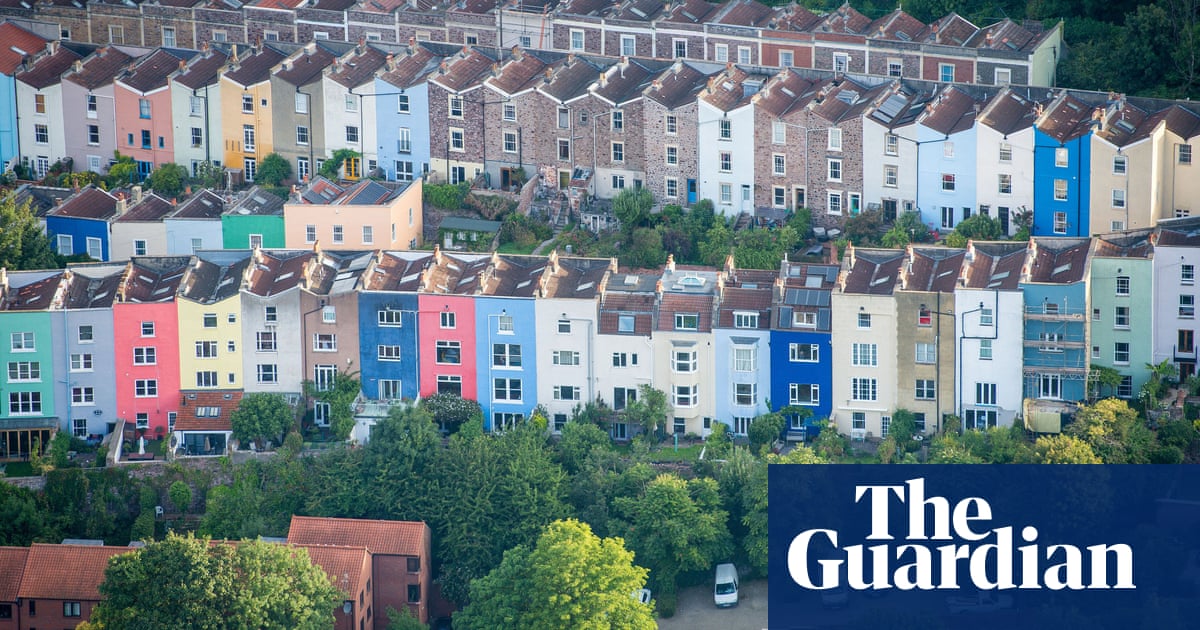 Stamp duty deadline and economic gloom dampen UK housing market