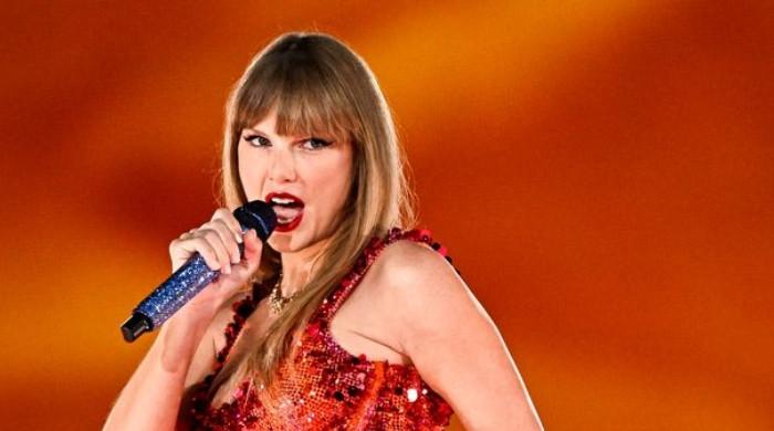 Taylor Swift relives Eras Tour at 2025 iHeartRadio Music Awards opening night