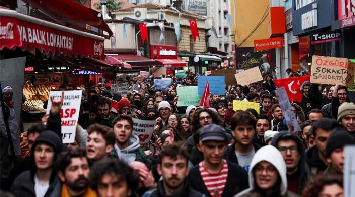 Tensions rise as Turks defy bans to protest Istanbul mayor's detention