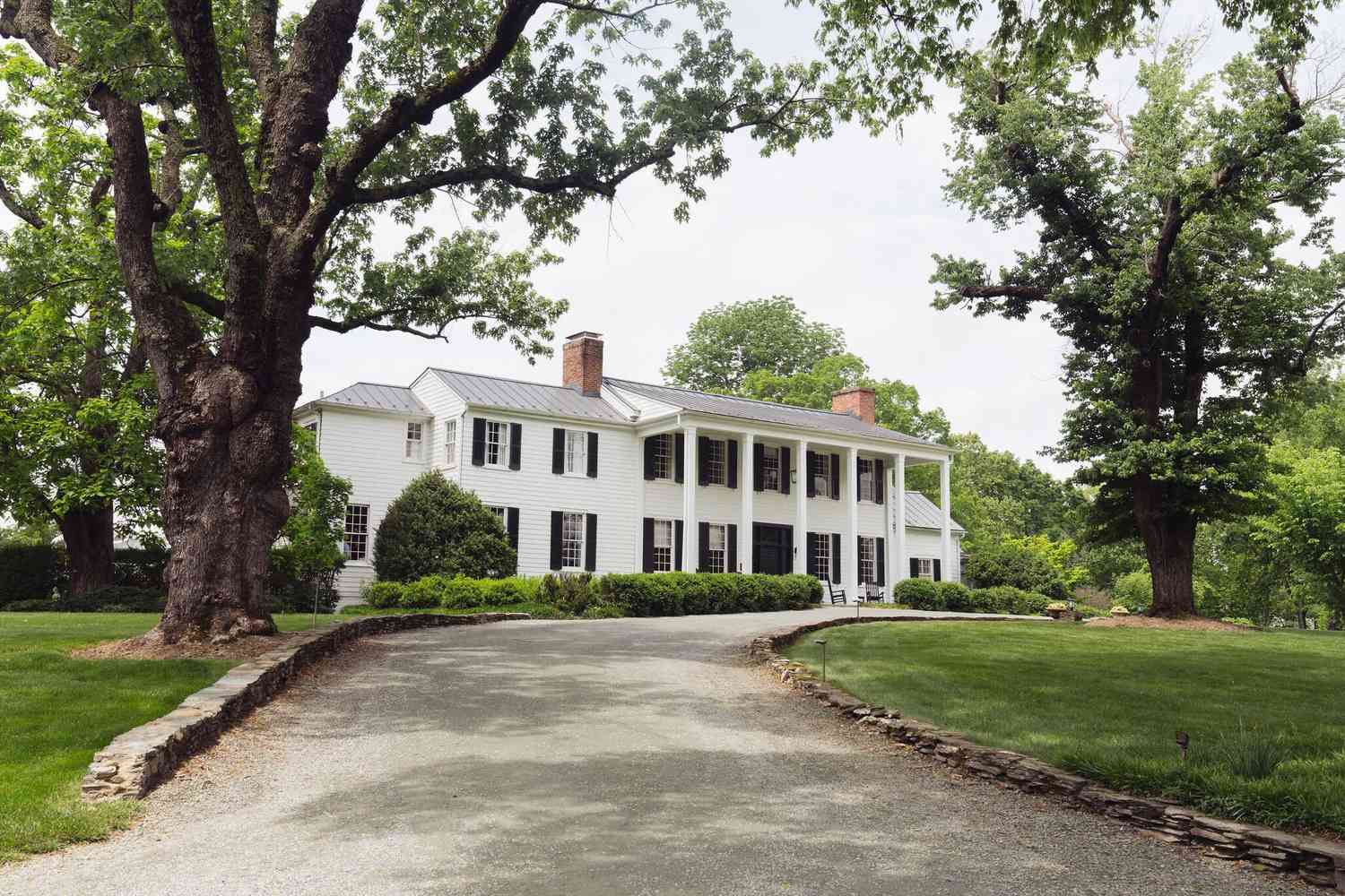 This Cozy Virginia Inn Sits On 100 Acres Of Countryside And Offers Sweeping Views Of The Blue Ridge Mountains