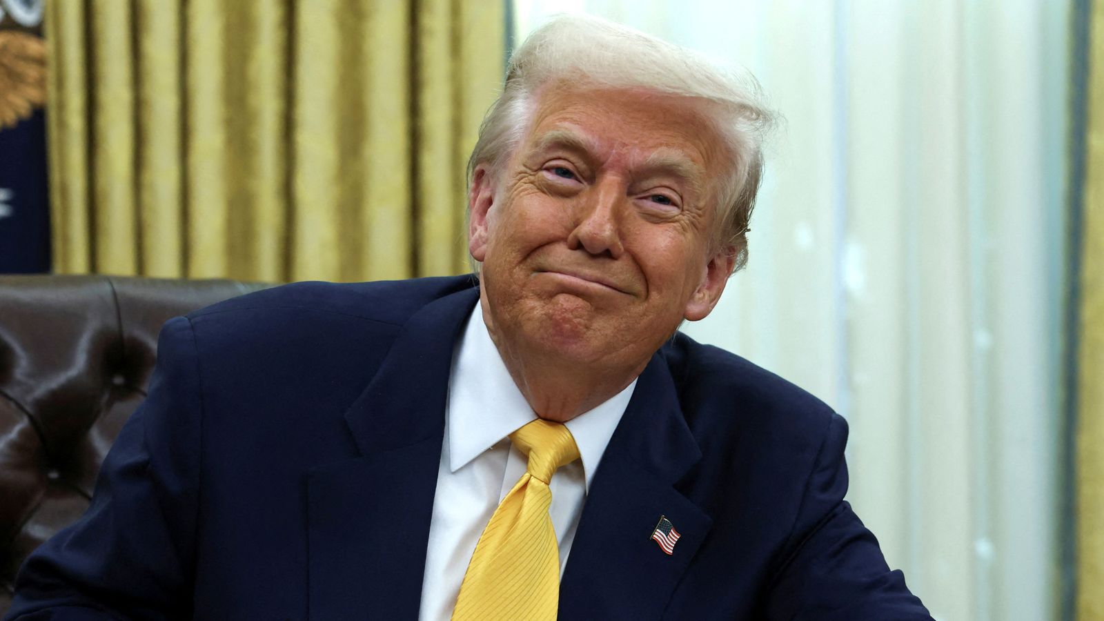 U.S. President Donald Trump signs an executive order in the Oval Office of the White House in Washington, D.C., U.S., March 7, 2025. REUTERS/Evelyn Hockstein