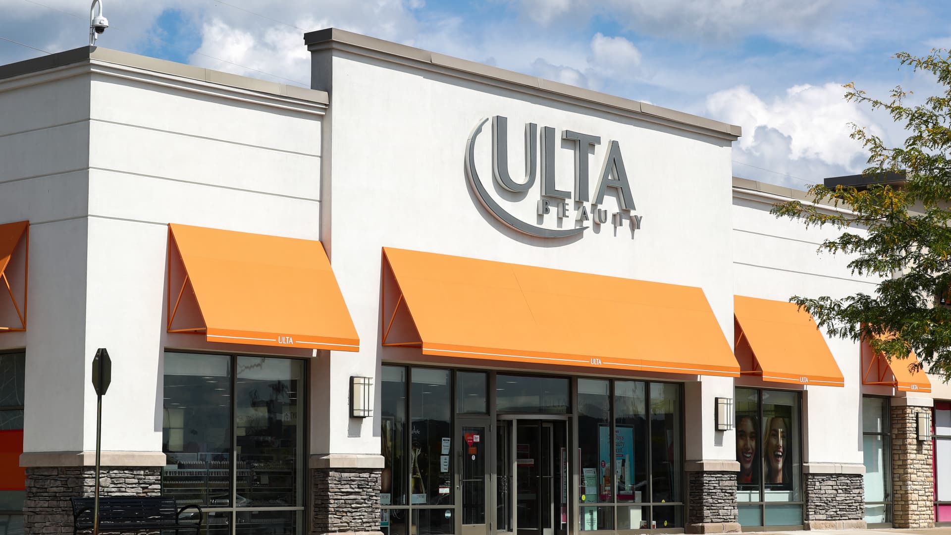 Ulta issues weak guidance, signaling even the beauty industry is slowing down