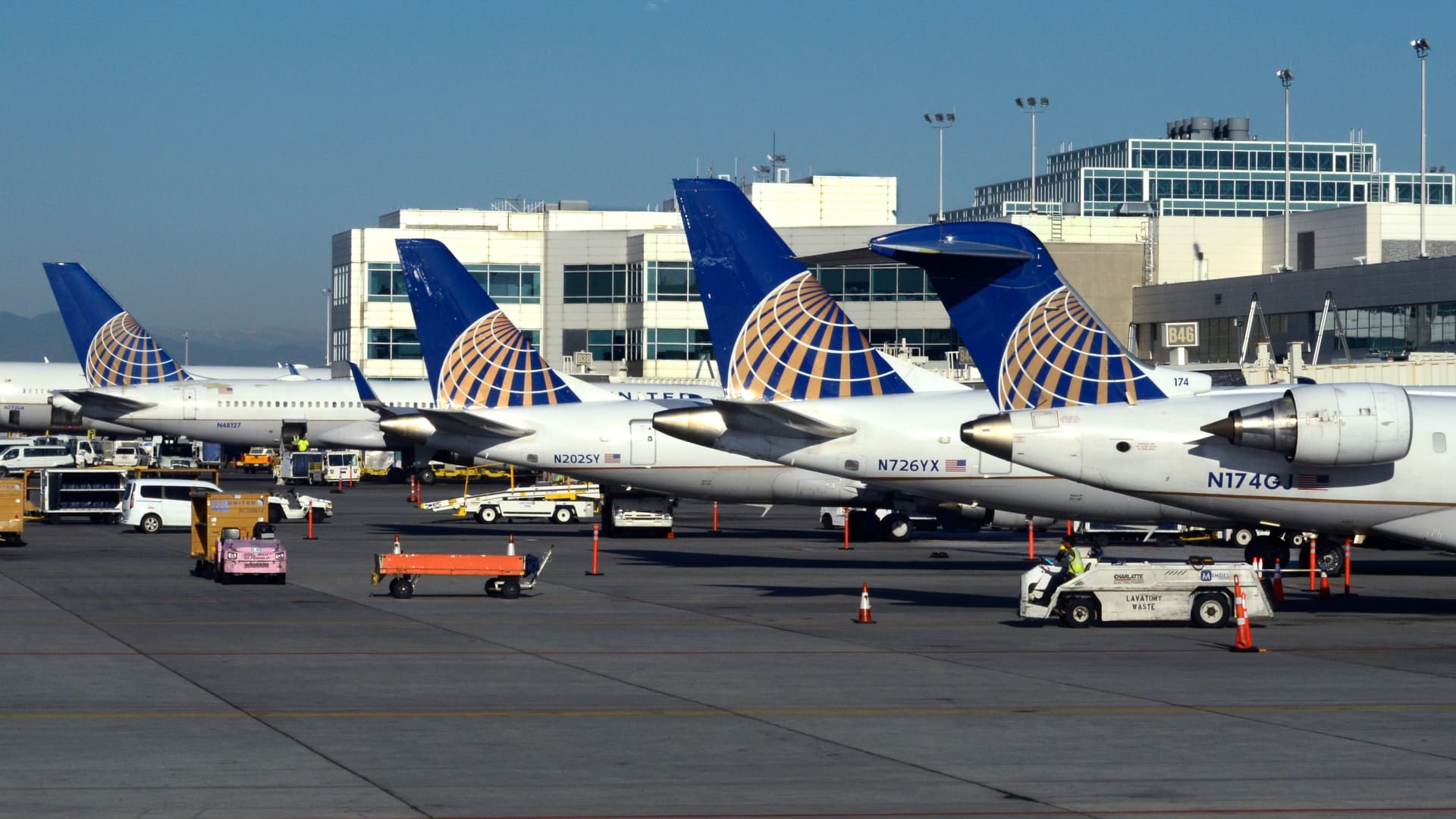 United Airlines is raising annual fees for lounges and rewards credit cards. Here's what you need to know