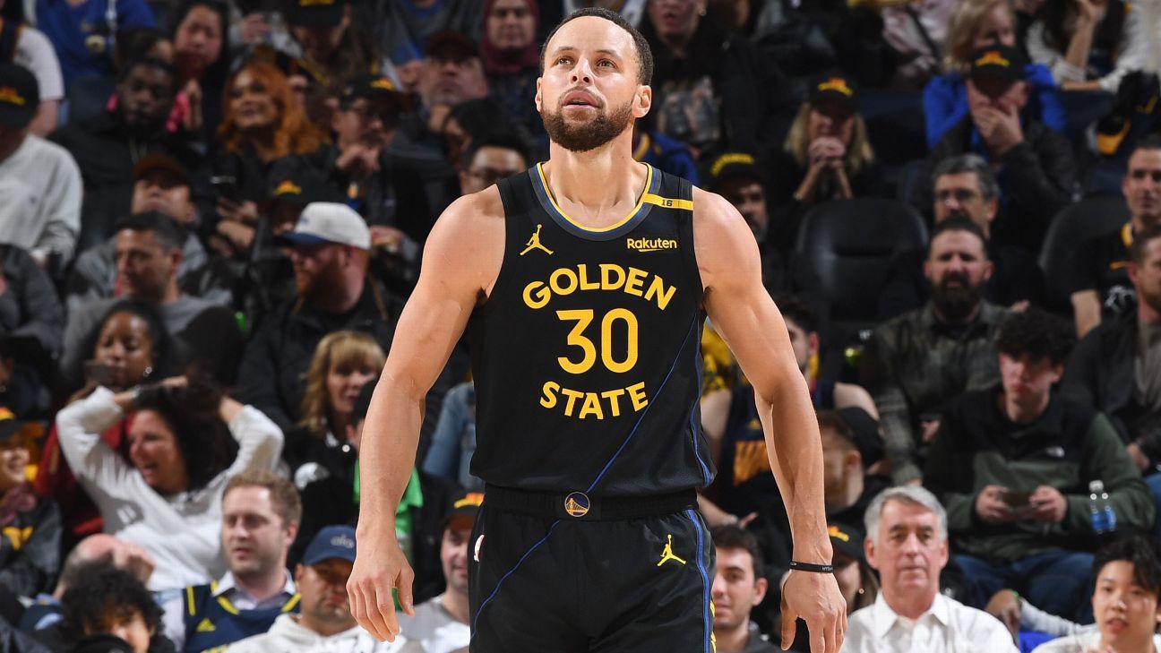 Warriors' Curry exits win early with pelvis injury