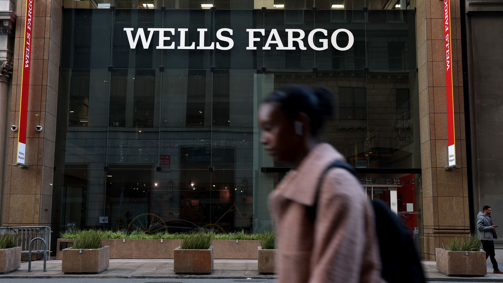 Wells Fargo's strong rebound rally continues. How we're playing the move higher