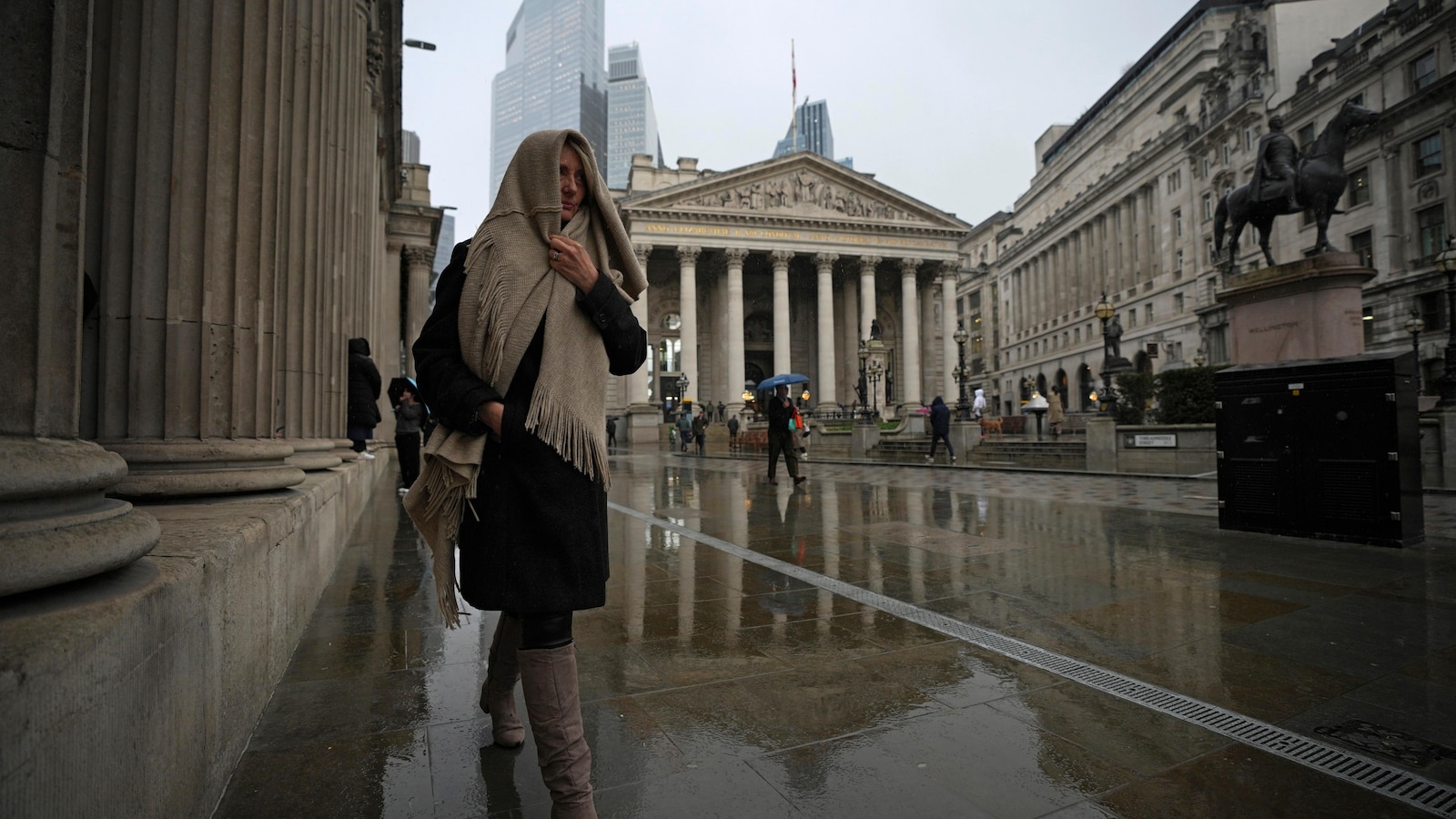 With outlook uncertain, the Bank of England joins the US Fed in putting interest rates on hold